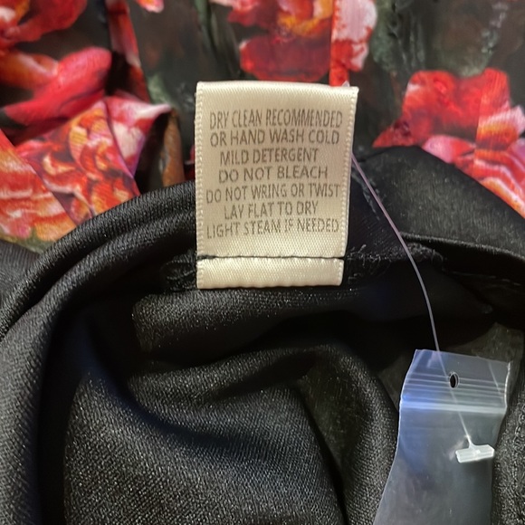 Lovestitch Women's Magenta Floral Floral Lace Trim Mini Dress Size Small NWT - Picture 8 of 10